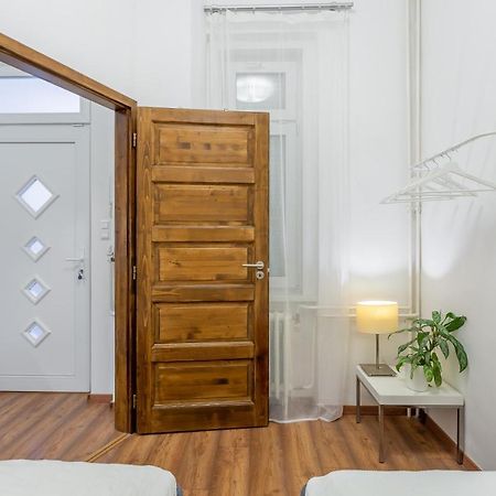 Central Avenue Apartment Budapest Exteriör bild