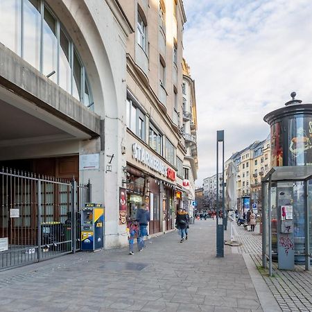 Central Avenue Apartment Budapest Exteriör bild