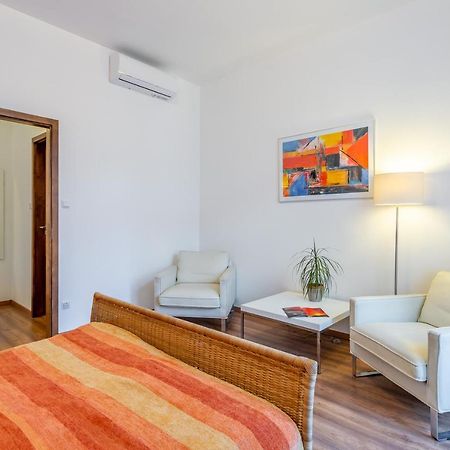 Central Avenue Apartment Budapest Exteriör bild