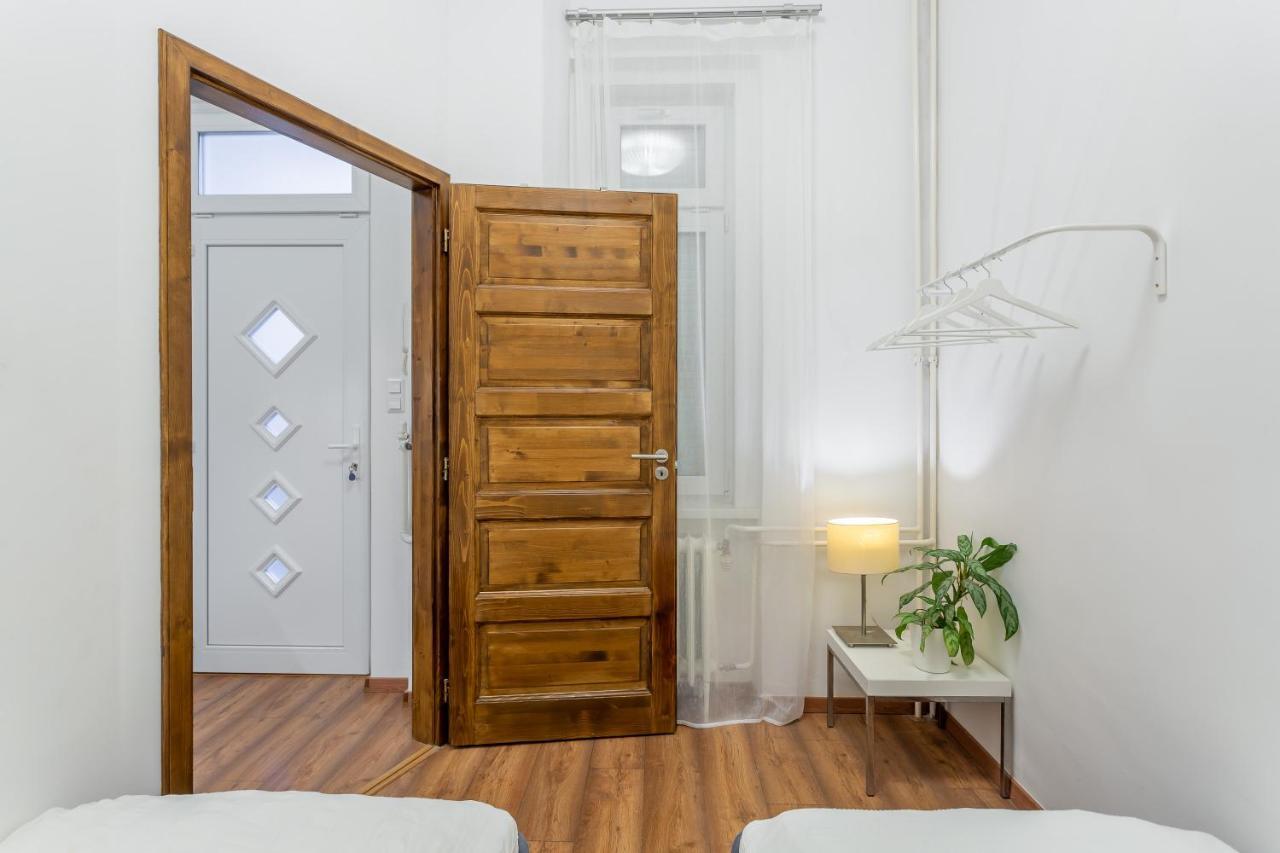 Central Avenue Apartment Budapest Exteriör bild
