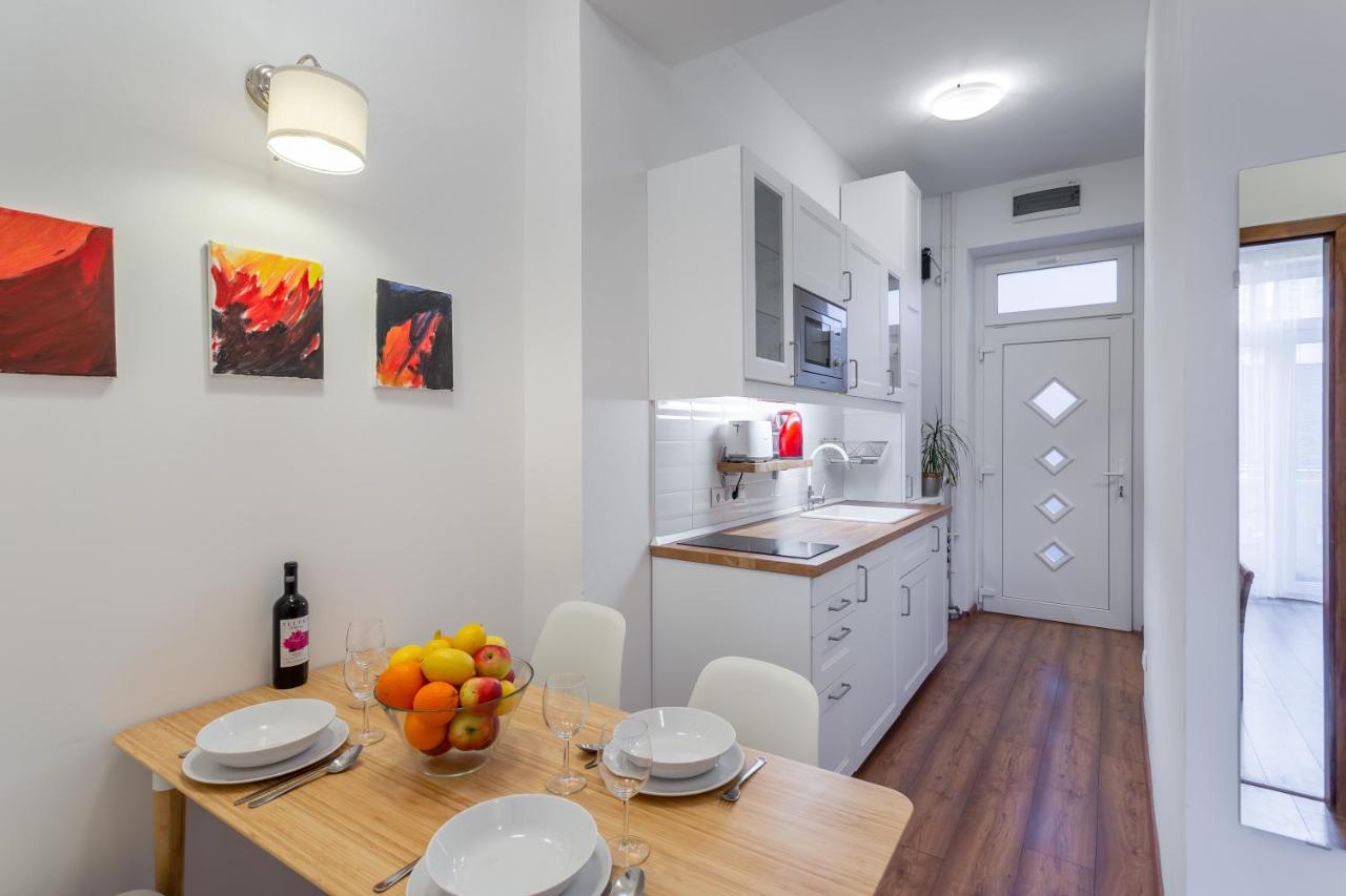 Central Avenue Apartment Budapest Exteriör bild