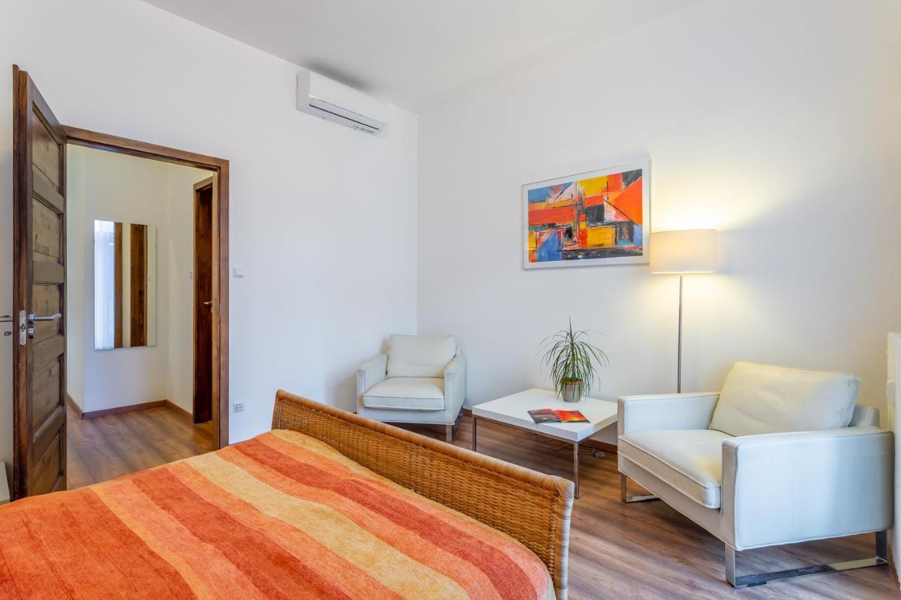 Central Avenue Apartment Budapest Exteriör bild