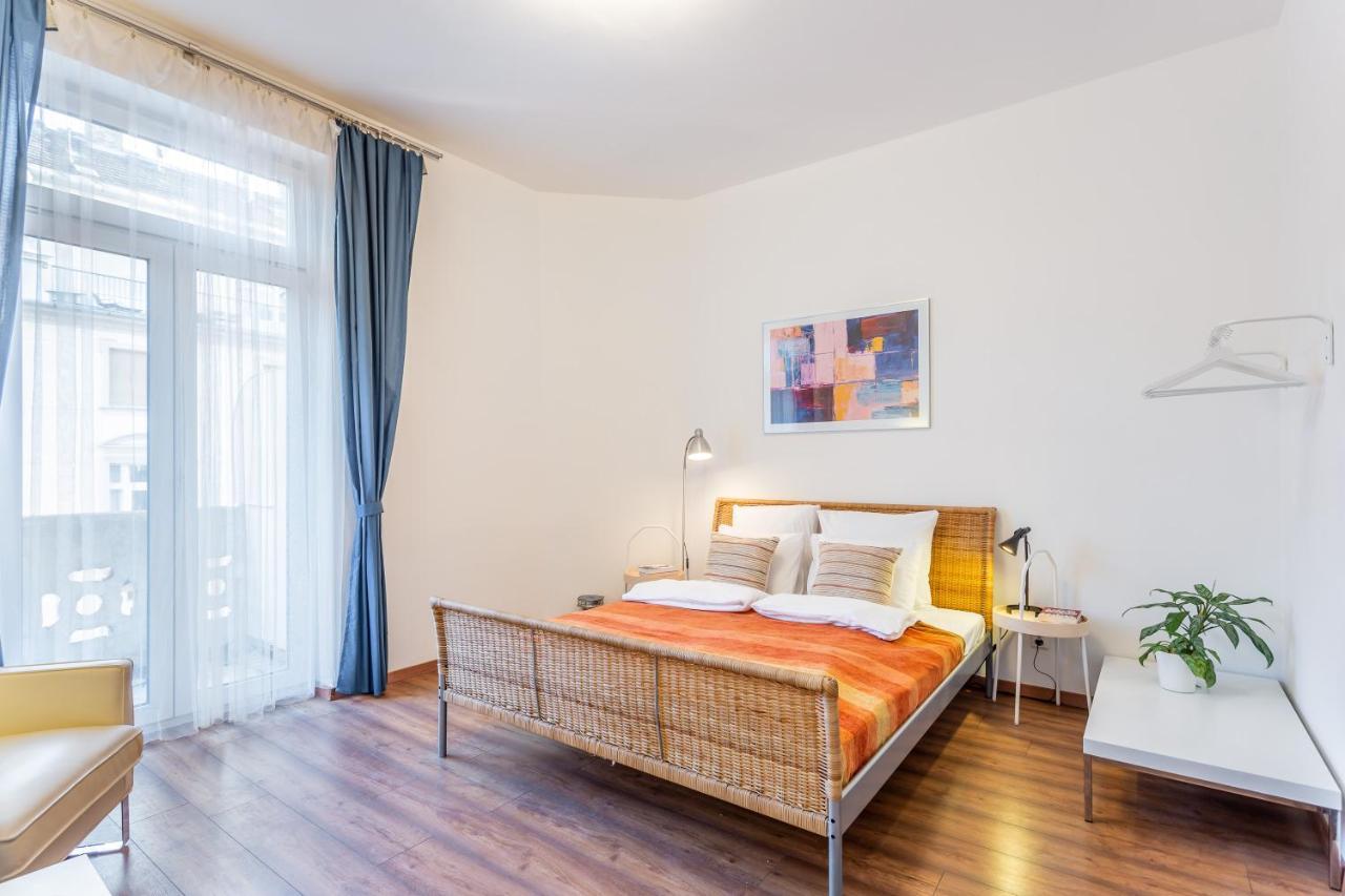 Central Avenue Apartment Budapest Exteriör bild
