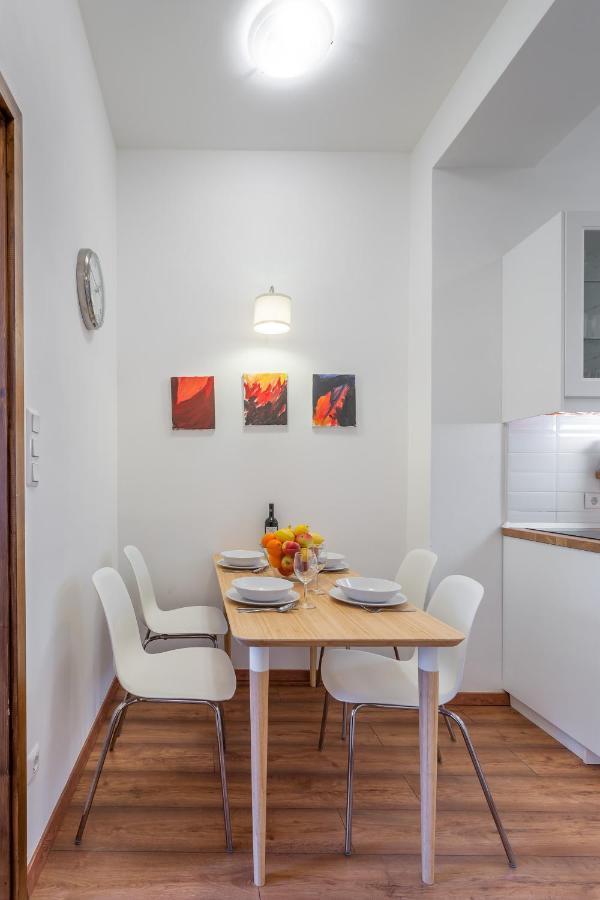 Central Avenue Apartment Budapest Exteriör bild
